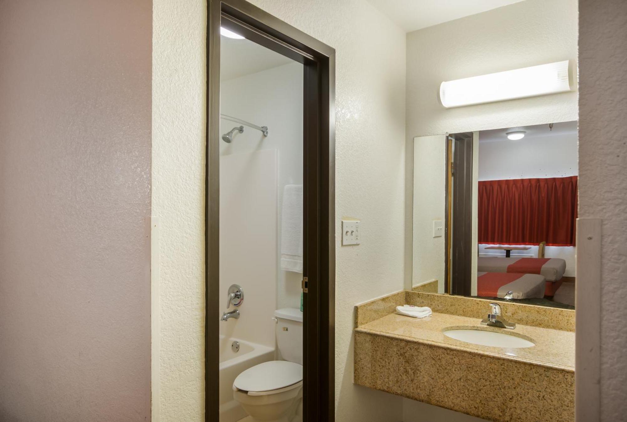Americas Best Value Inn & Suites همبل المظهر الخارجي الصورة